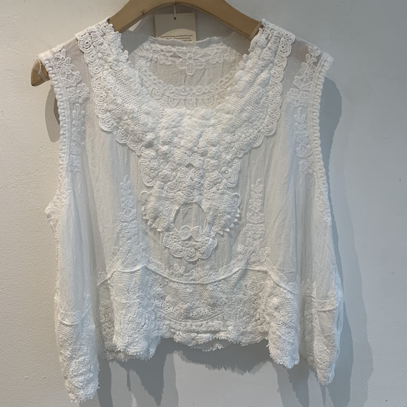 Arty Lace sleeveless blouse