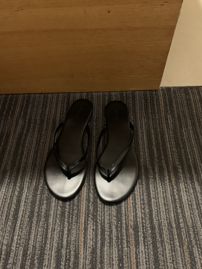 Low flip-flops SHOES