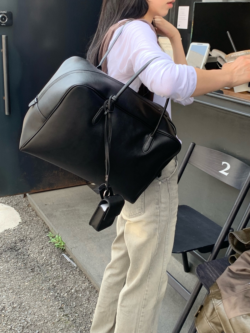26FW high-quality COWSKIN BAG