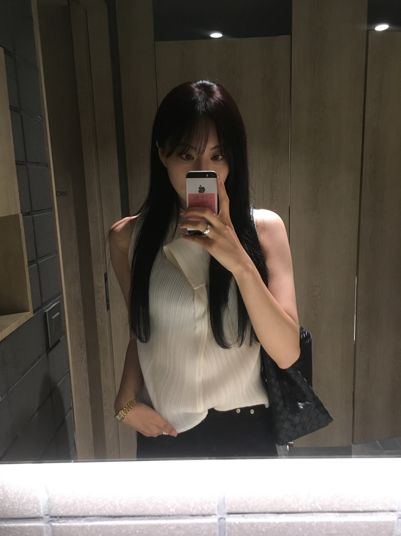 Flower Pleats blouse *premium (ivory, black)