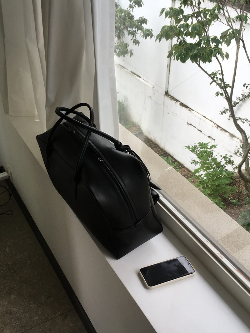 26FW high-quality COWSKIN BAG
