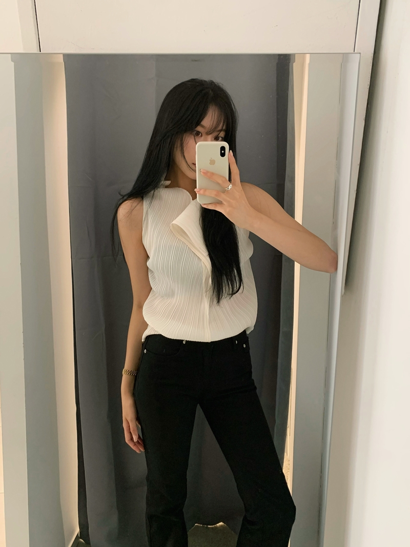 Flower Pleats blouse *premium (ivory, black)