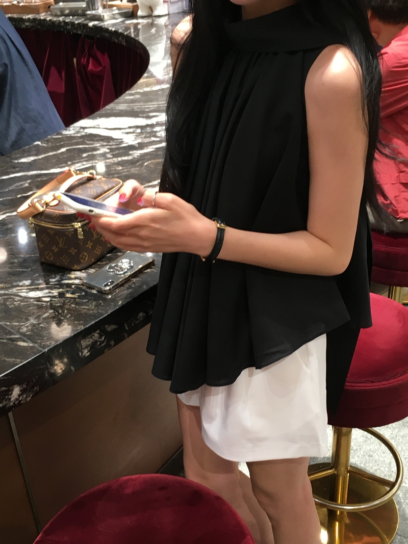 Brunch Tie wrap blouse