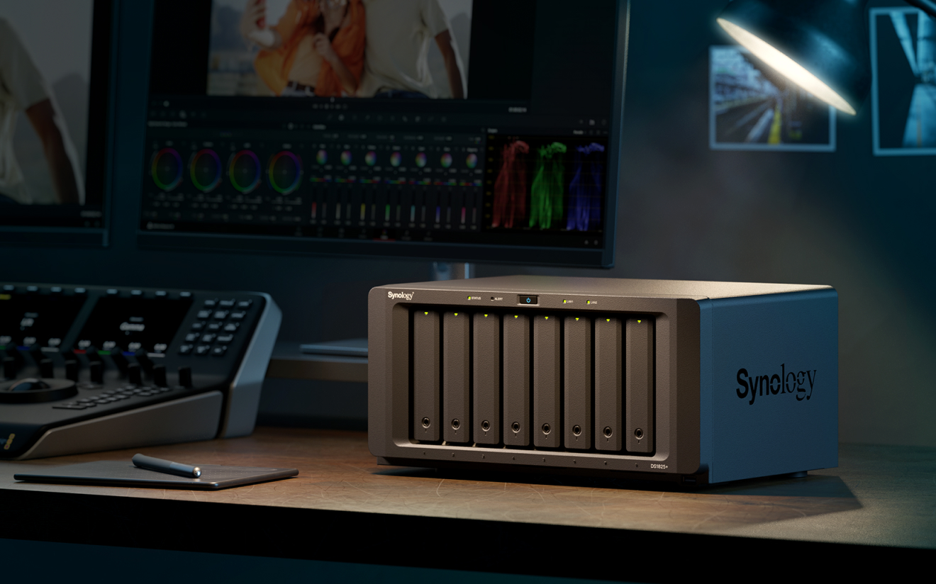 Synology DS1825+ 프로덕션 연출 사진