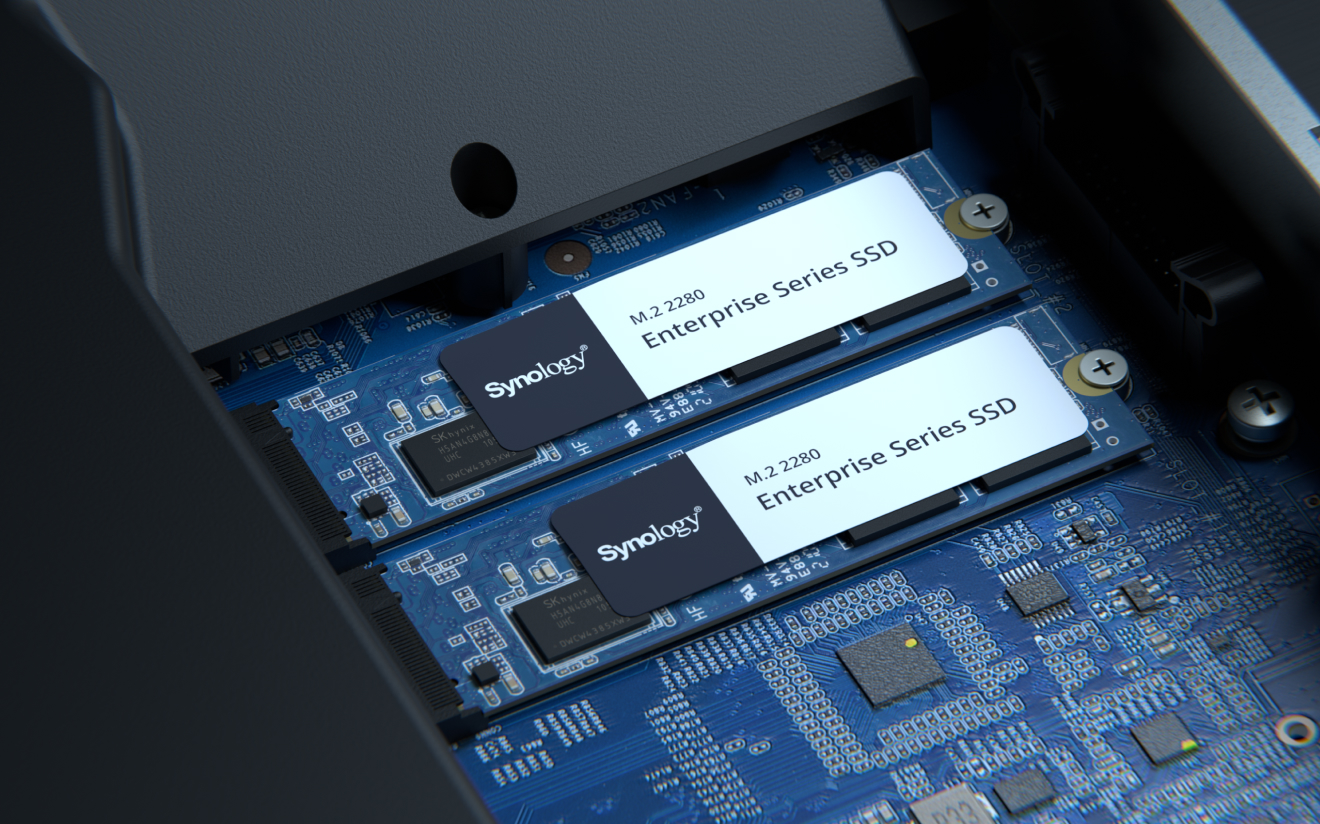 RS1626xs+ 내장 M.2 NVMe 슬롯 및 SSD 캐시 이미지