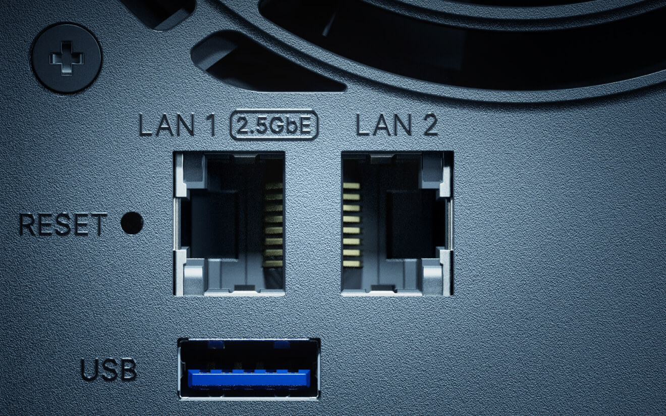 Synology DS425+ 후면 2.5GbE 랜포트 사진