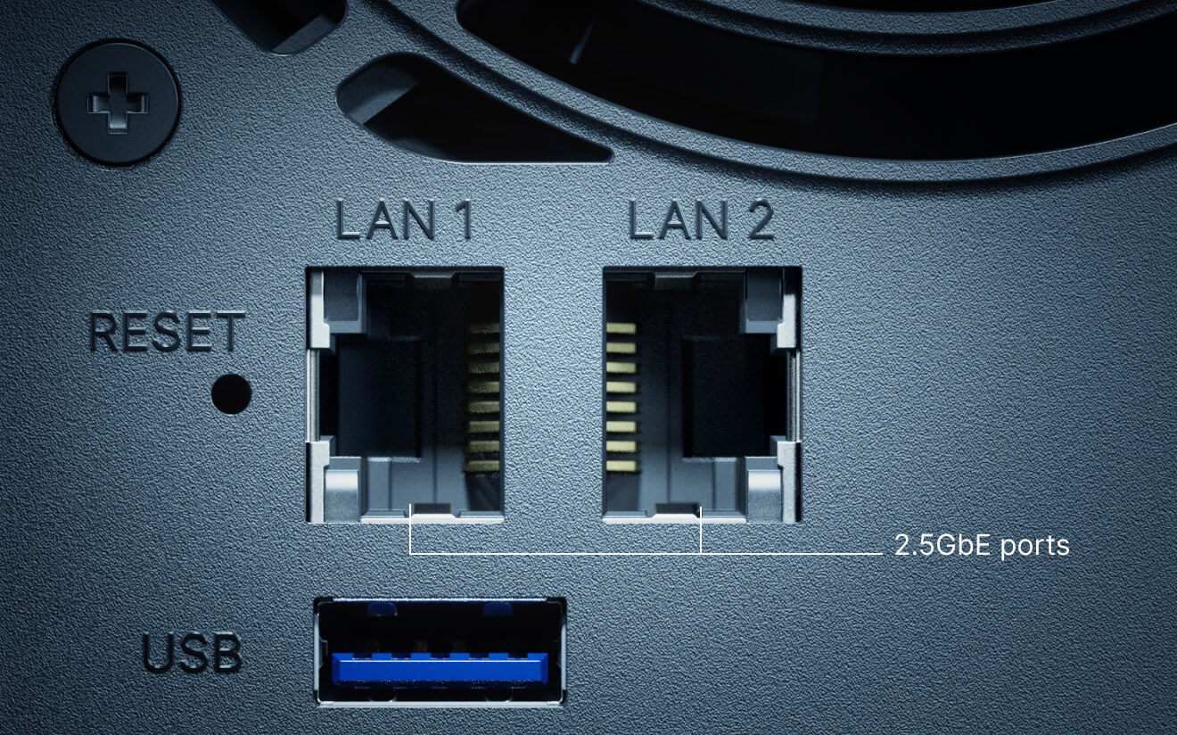 Synology DS925+ 후면 듀얼 2.5GbE 랜포트 사진