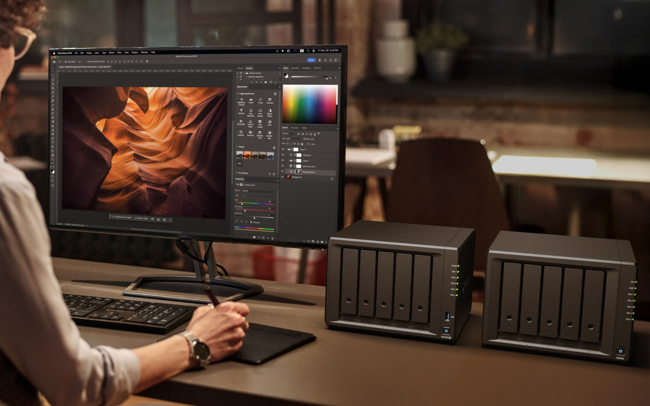 Synology DS1525+ 및 DX525 연결 확장 연출 스튜디오 사진