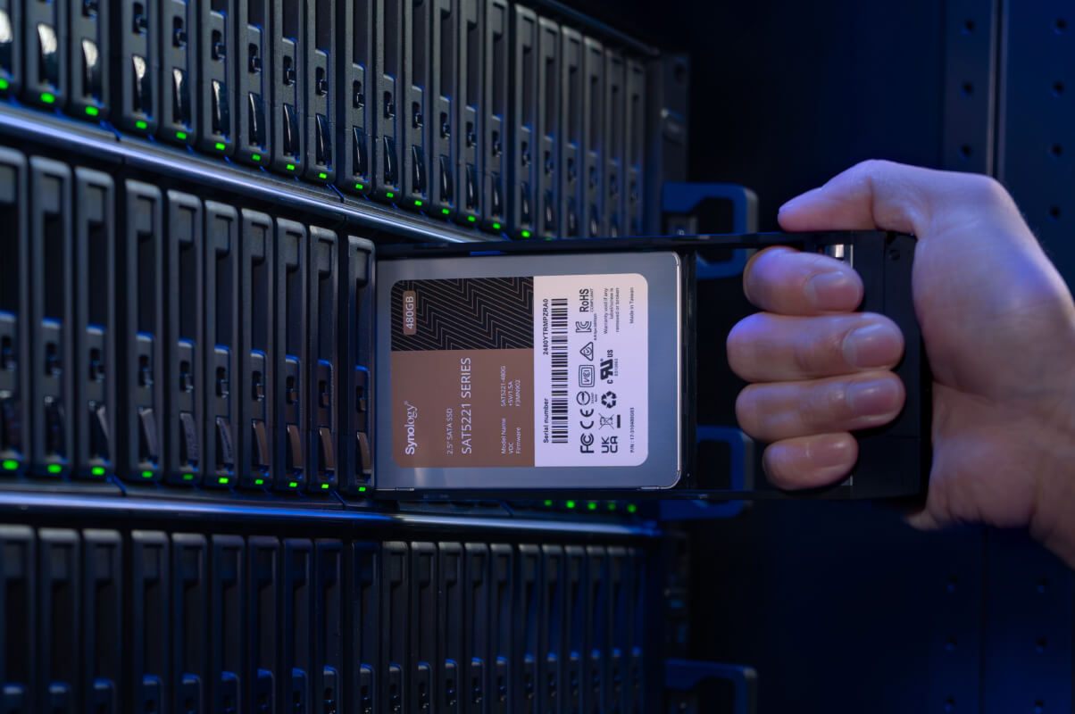 Synology SSD 랙 장착 사진