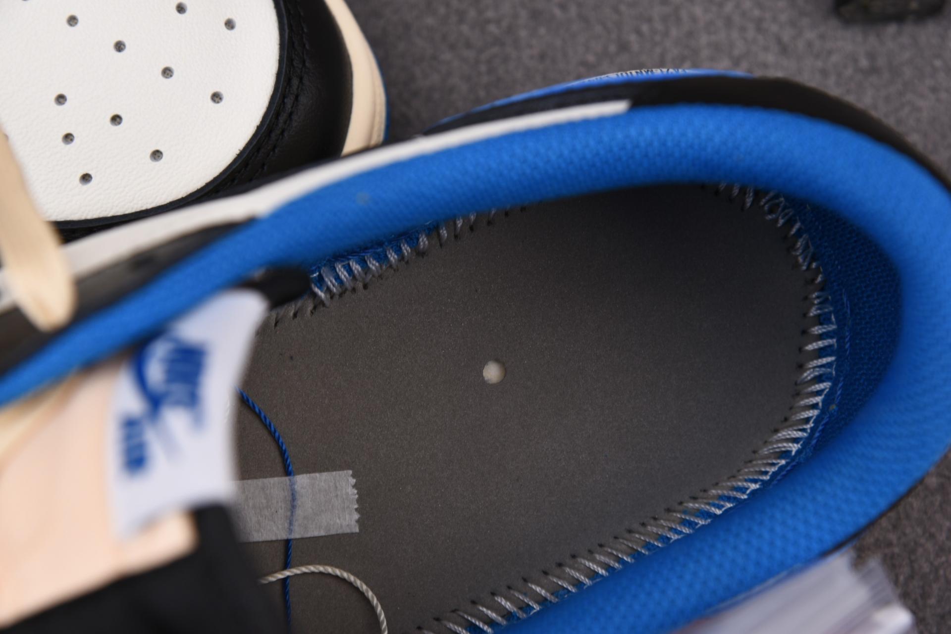 트래비스 스캇 X 프라그먼트 X 에어 조던 1 로우 밀리터리 블루