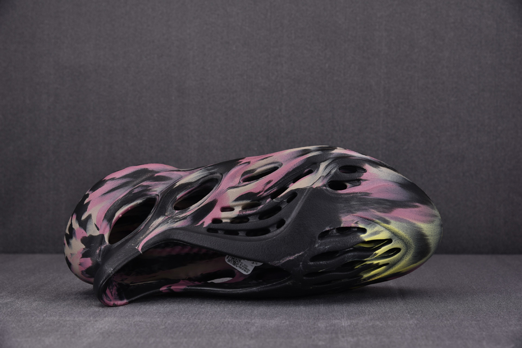 아디다스 이지 폼 러너 믹스 카본