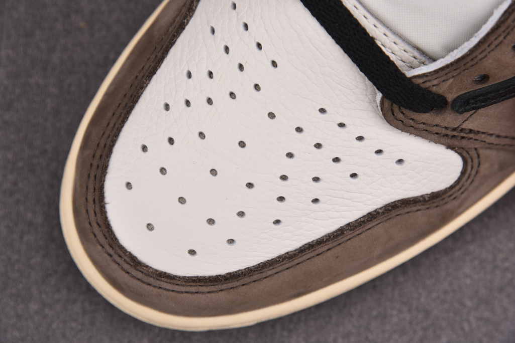 ᄐ트래비스 스캇 X 에어 조던 1 하이 모카에어