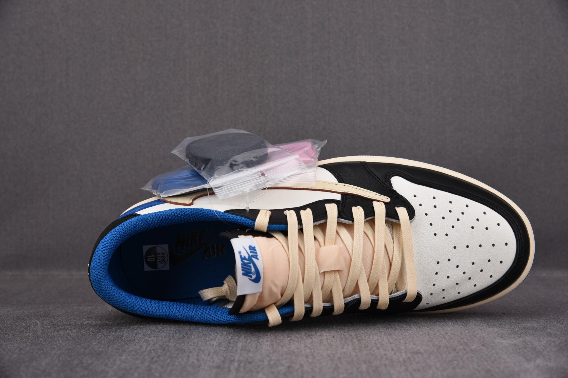 트래비스 스캇 X 프라그먼트 X 에어 조던 1 로우 밀리터리 블루