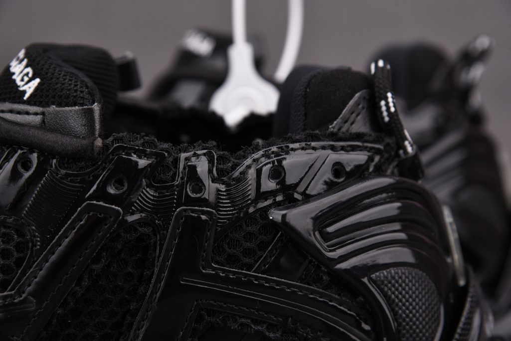 발렌시아가 러너 스니커즈 모노컬러 블랙