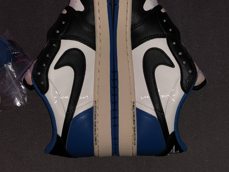 트래비스 스캇 X 프라그먼트 X 에어 조던 1 로우 밀리터리 블루