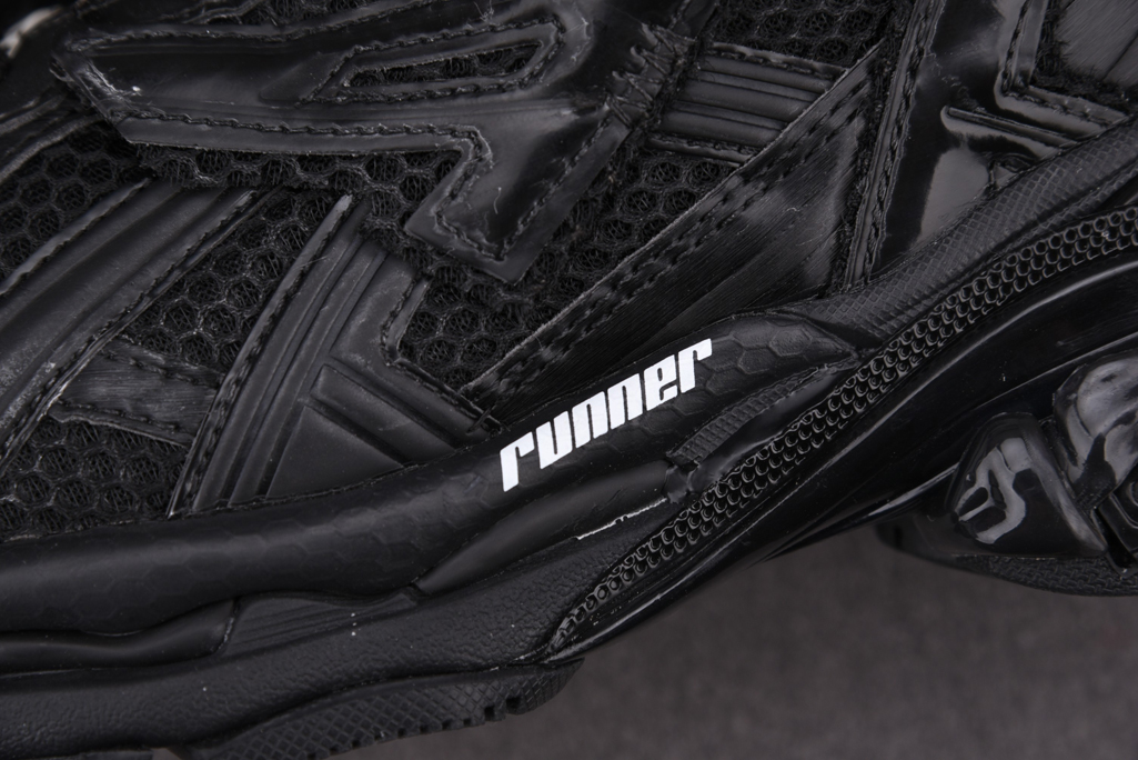 발렌시아가 러너 스니커즈 모노컬러 블랙