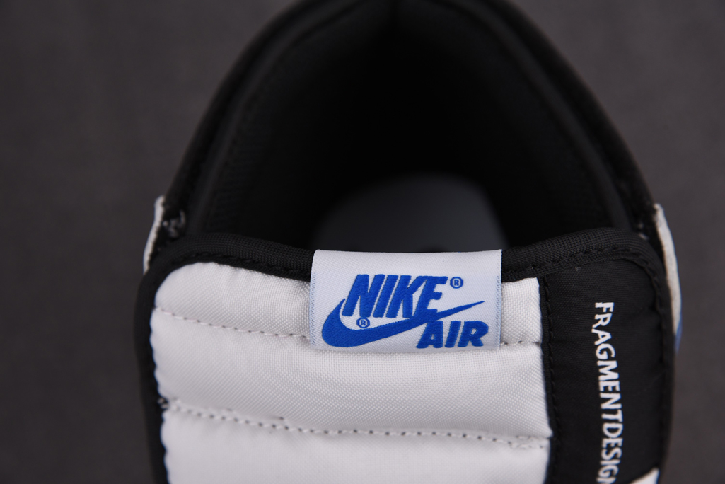 트래비스 스캇 X 프라그먼트 X 에어 조던 1 하이 밀리터리 블루