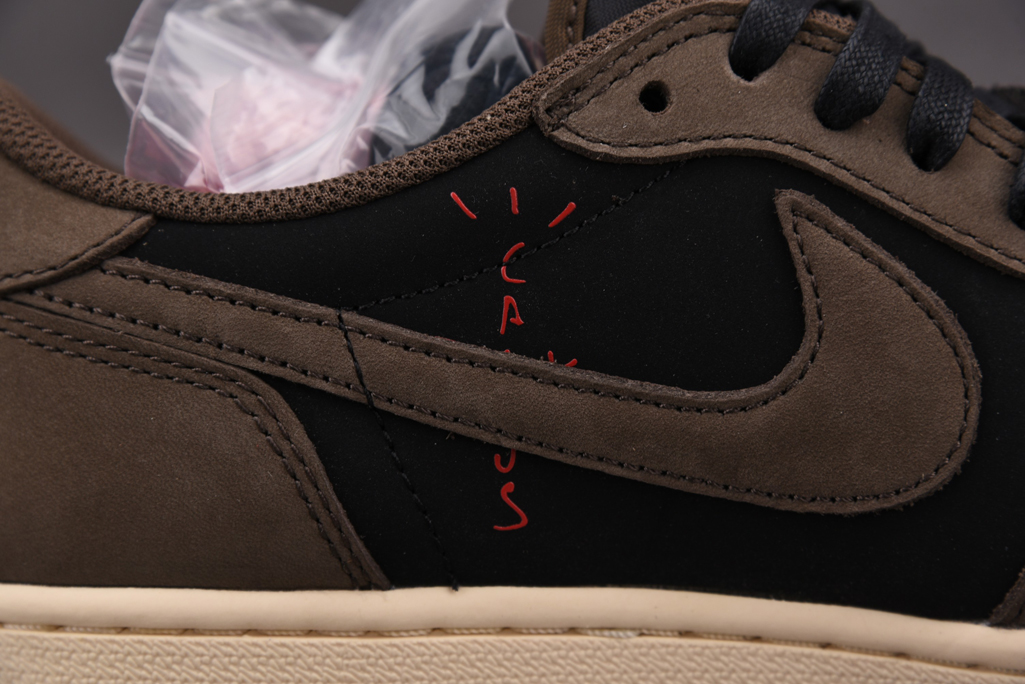 트래비스 스캇 X 에어 조던 1 로우 모카