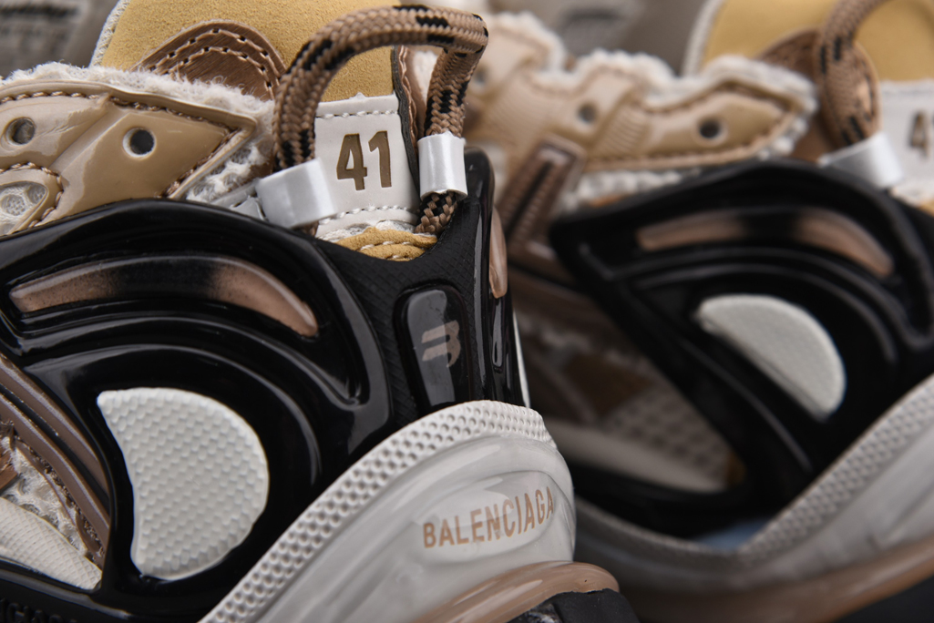 발렌시아가 러너 스니커즈 베이지 블랙 화이트