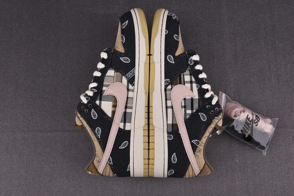 트래비스 스캇 X 나이키 SB 덩크 로우