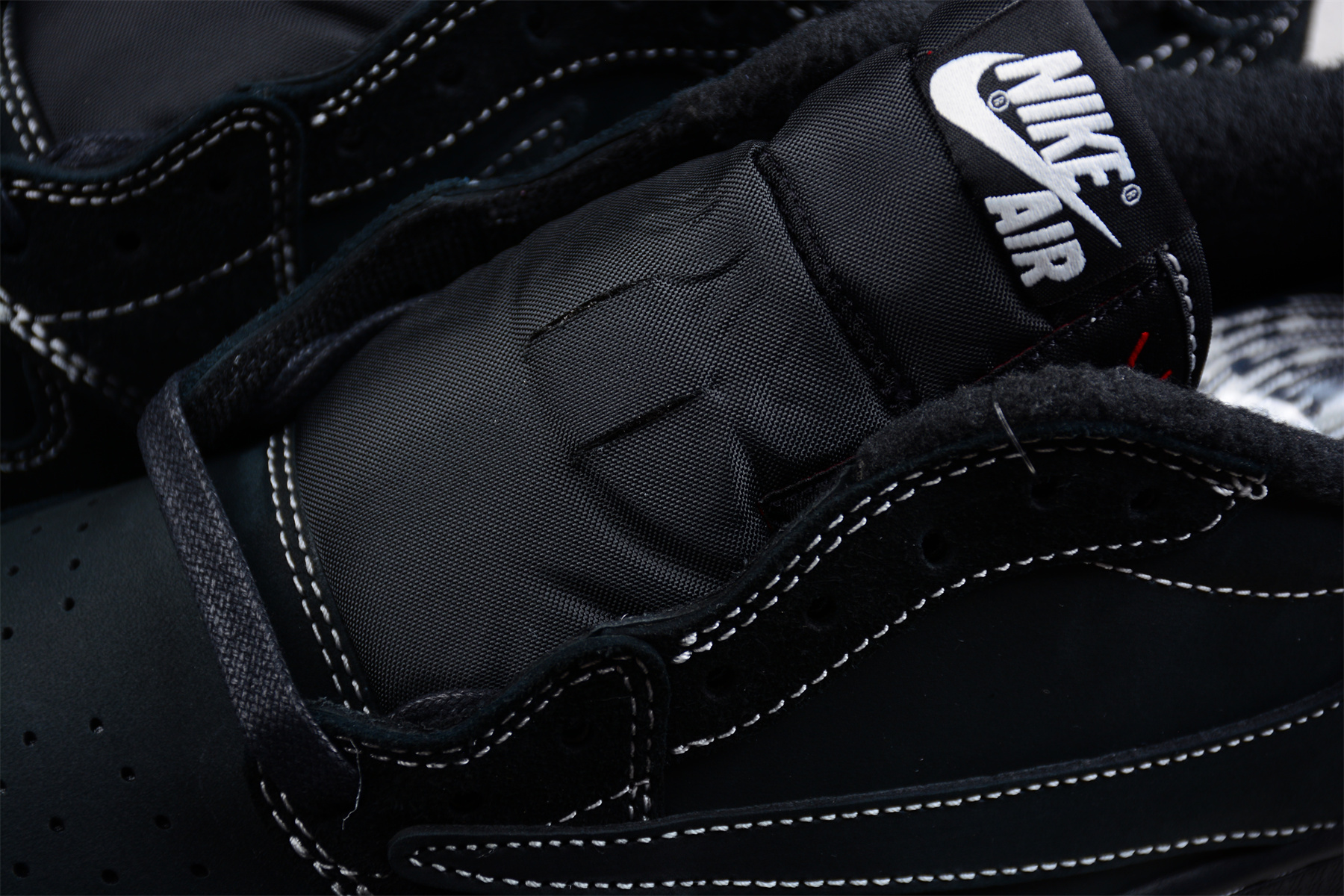 ljr 트래비스 스캇 x 에어 조던 1 로우 OG 블랙 팬텀 레플리카