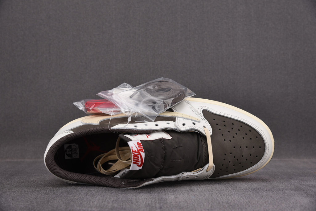 트래비스 스캇 x 에어 조던 1 로우 세일 앤 리저락