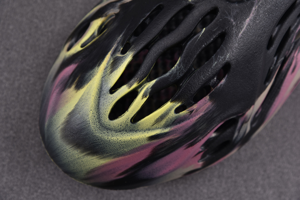 아디다스 이지 폼 러너 믹스 카본