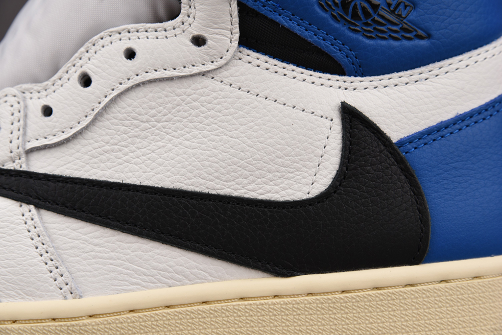 트래비스 스캇 X 프라그먼트 X 에어 조던 1 하이 밀리터리 블루