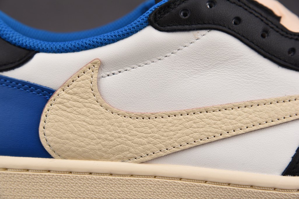 트래비스 스캇 X 프라그먼트 X 에어 조던 1 로우 밀리터리 블루