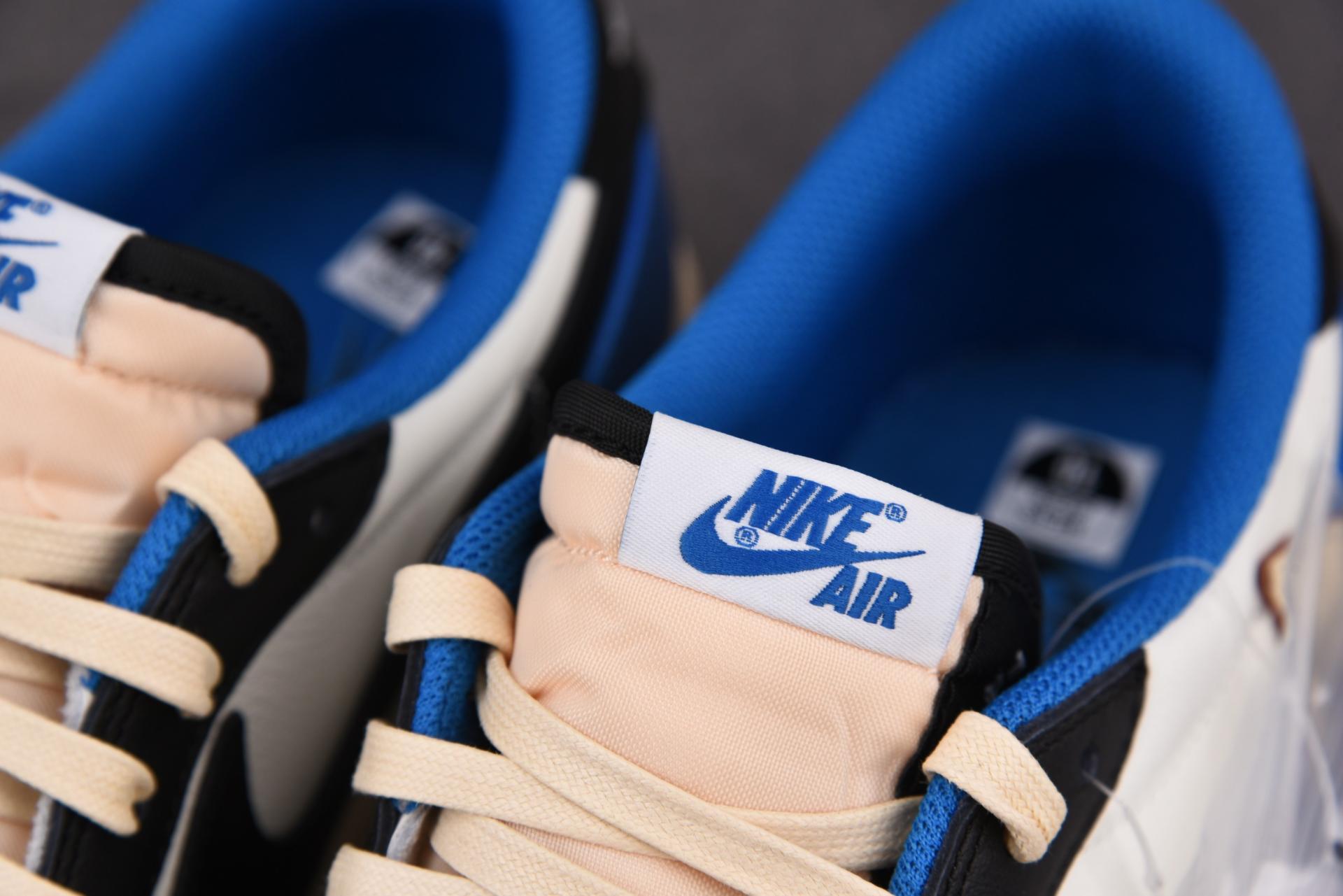 트래비스 스캇 X 프라그먼트 X 에어 조던 1 로우 밀리터리 블루