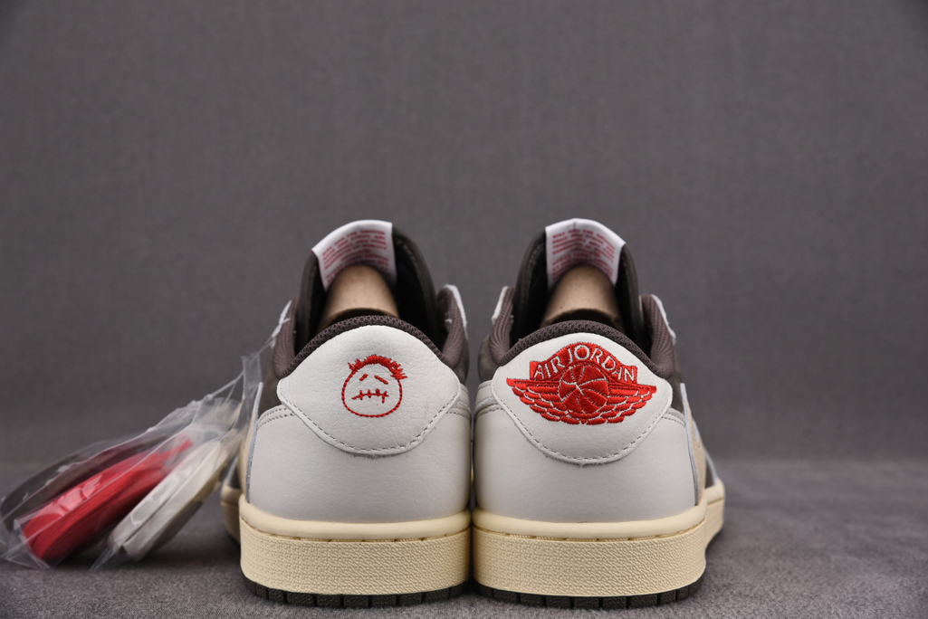 트래비스 스캇 x 에어 조던 1 로우 세일 앤 리저락