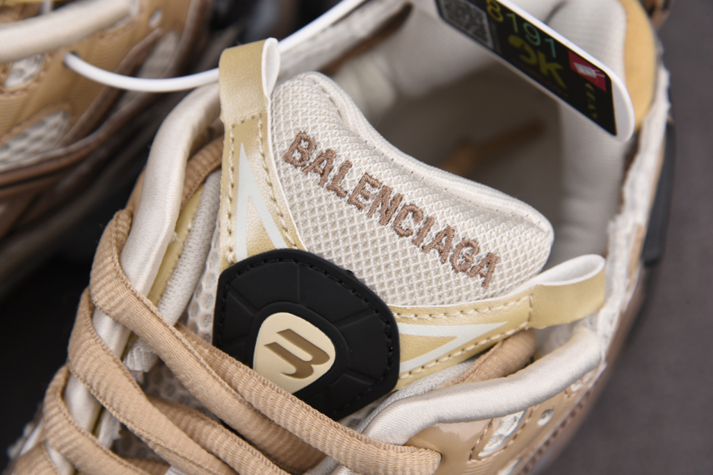 발렌시아가 러너 스니커즈 베이지 블랙 화이트