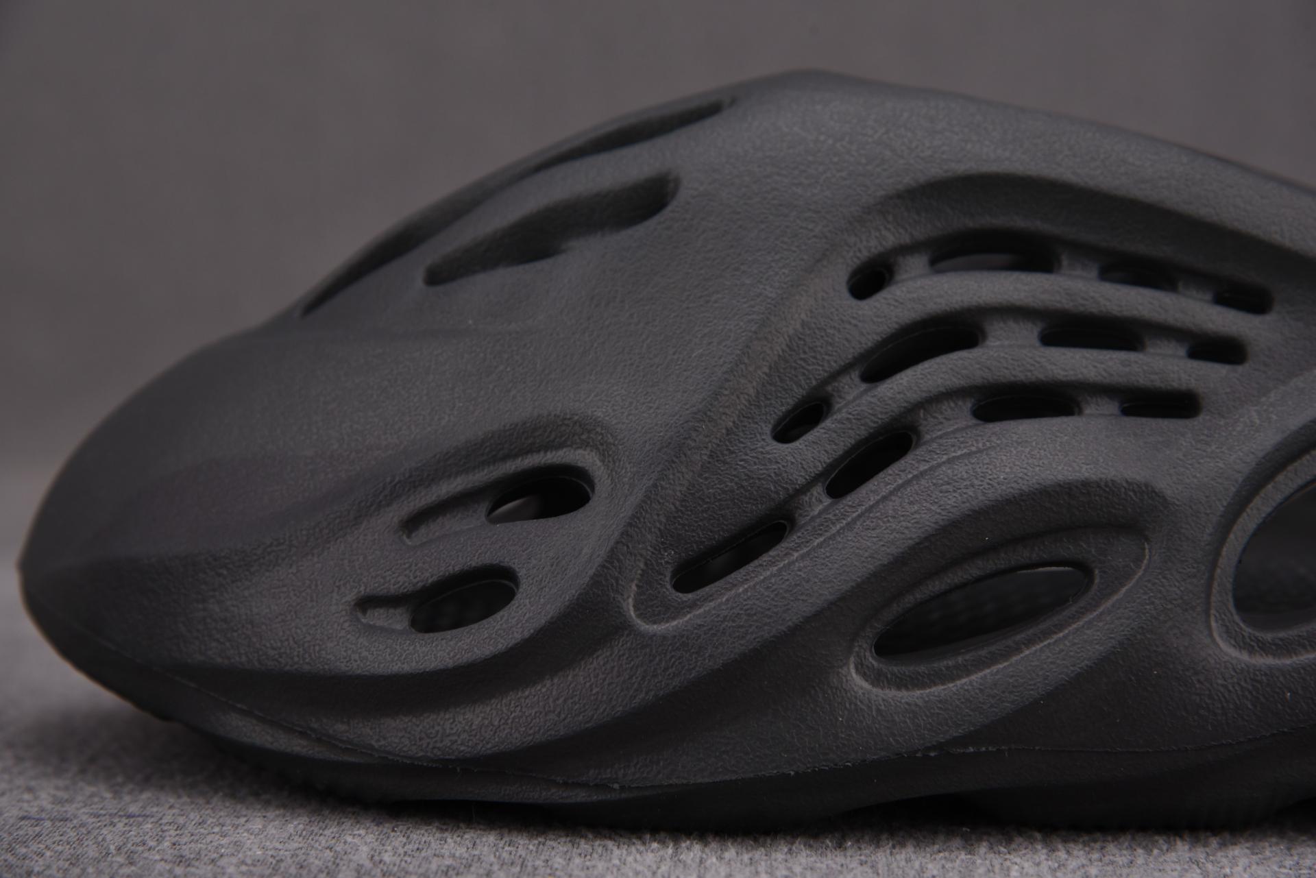 [PK BASF] 아디다스 이지 폼 러너 오닉스 (HP8739)