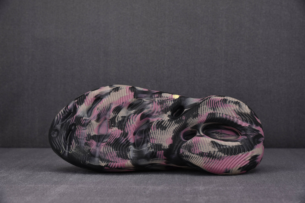 아디다스 이지 폼 러너 믹스 카본