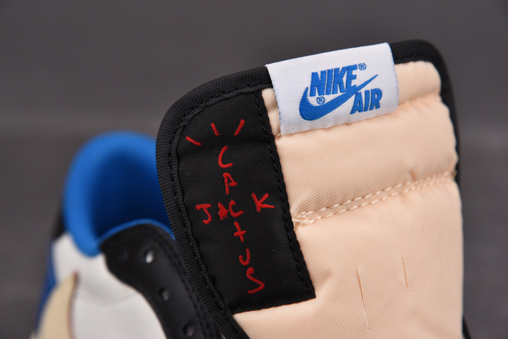 트래비스 스캇 X 프라그먼트 X 에어 조던 1 로우 밀리터리 블루