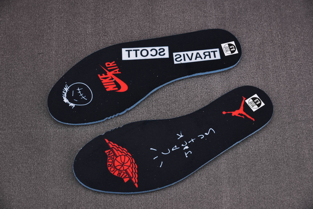 트래비스 스캇 X 에어 조던 1 로우 모카