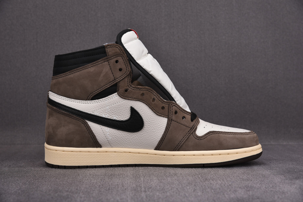 ᄐ트래비스 스캇 X 에어 조던 1 하이 모카에어