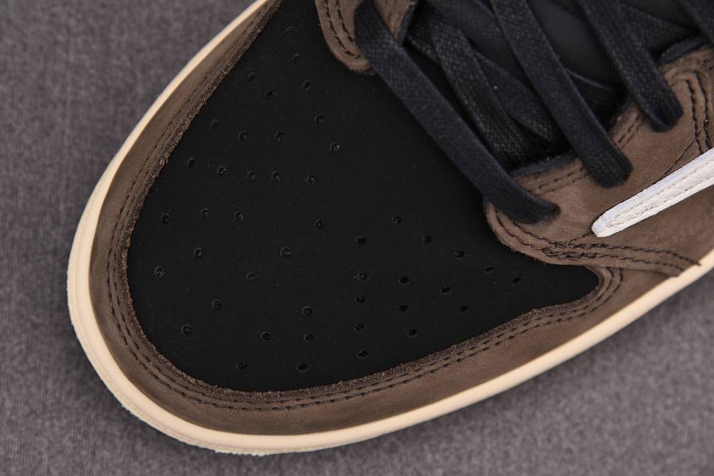 트래비스 스캇 X 에어 조던 1 로우 모카