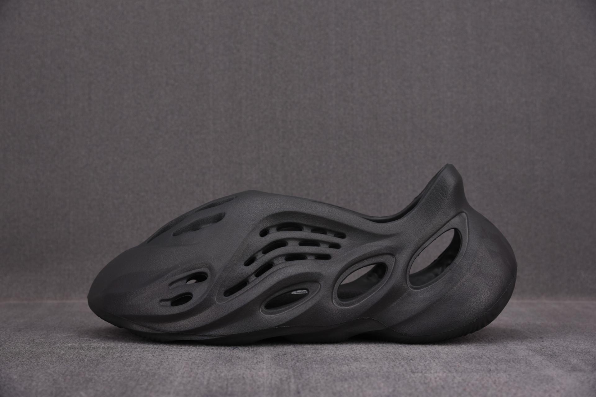 [PK BASF] 아디다스 이지 폼 러너 오닉스 (HP8739)