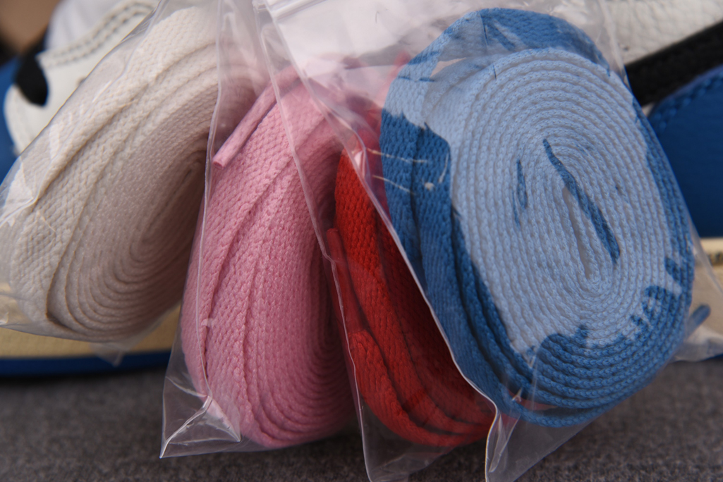 트래비스 스캇 X 프라그먼트 X 에어 조던 1 하이 밀리터리 블루