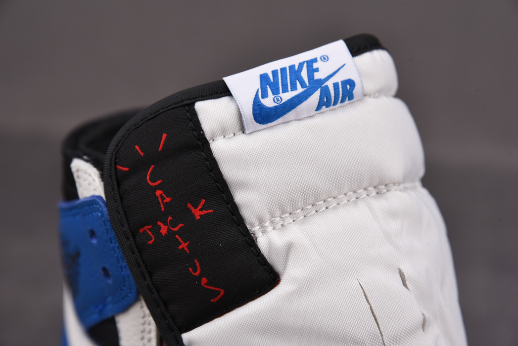 트래비스 스캇 X 프라그먼트 X 에어 조던 1 하이 밀리터리 블루