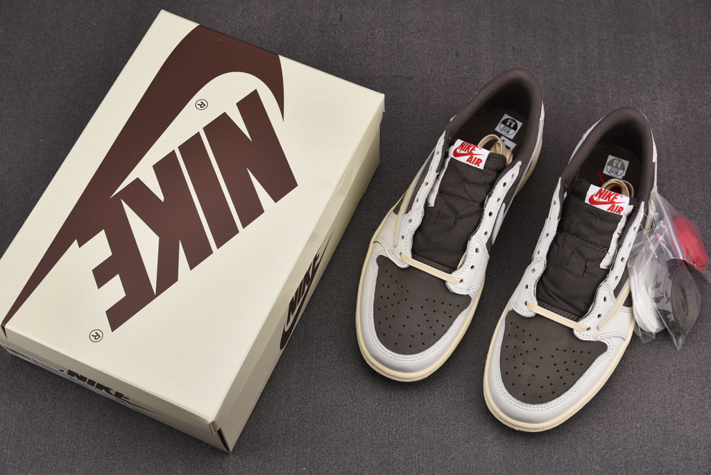 트래비스 스캇 x 에어 조던 1 로우 세일 앤 리저락