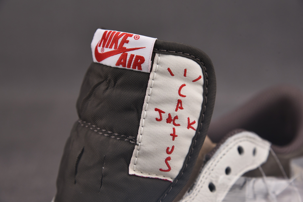 트래비스 스캇 x 에어 조던 1 로우 세일 앤 리저락