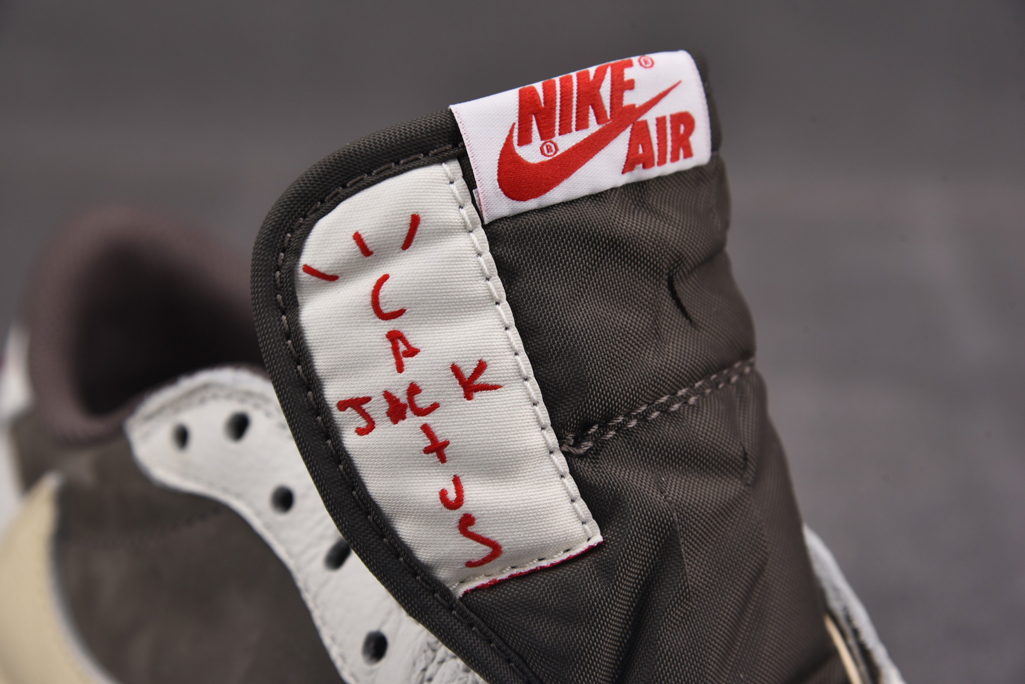 트래비스 스캇 x 에어 조던 1 로우 세일 앤 리저락