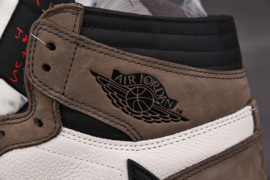 ᄐ트래비스 스캇 X 에어 조던 1 하이 모카에어