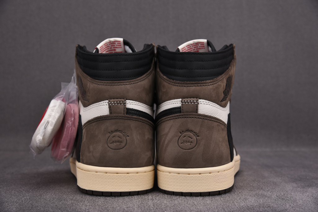 ᄐ트래비스 스캇 X 에어 조던 1 하이 모카에어