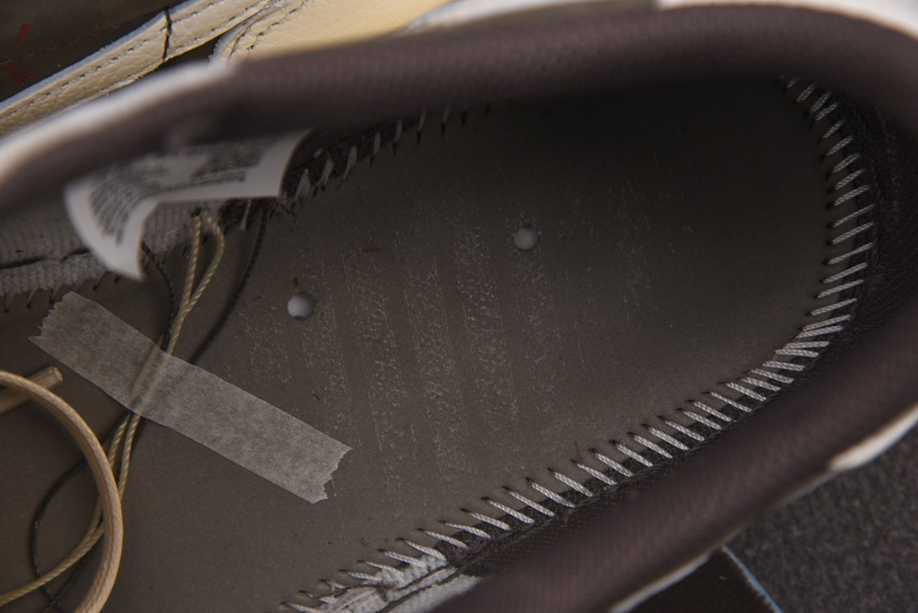 트래비스 스캇 x 에어 조던 1 로우 세일 앤 리저락