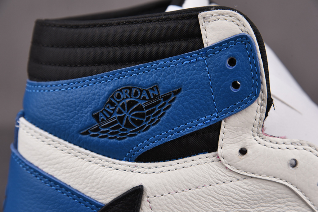 트래비스 스캇 X 프라그먼트 X 에어 조던 1 하이 밀리터리 블루