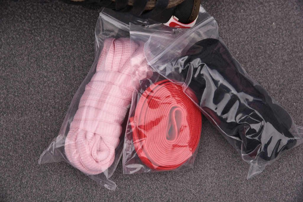 트래비스 스캇 X 에어 조던 1 로우 모카