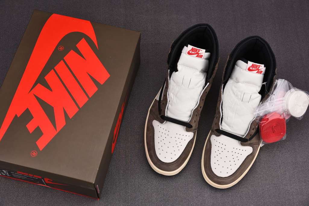 ᄐ트래비스 스캇 X 에어 조던 1 하이 모카에어